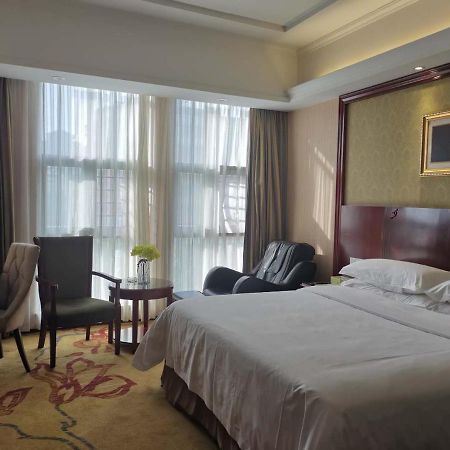 Vienna Hotel Chaozhou Plaza 외부 사진